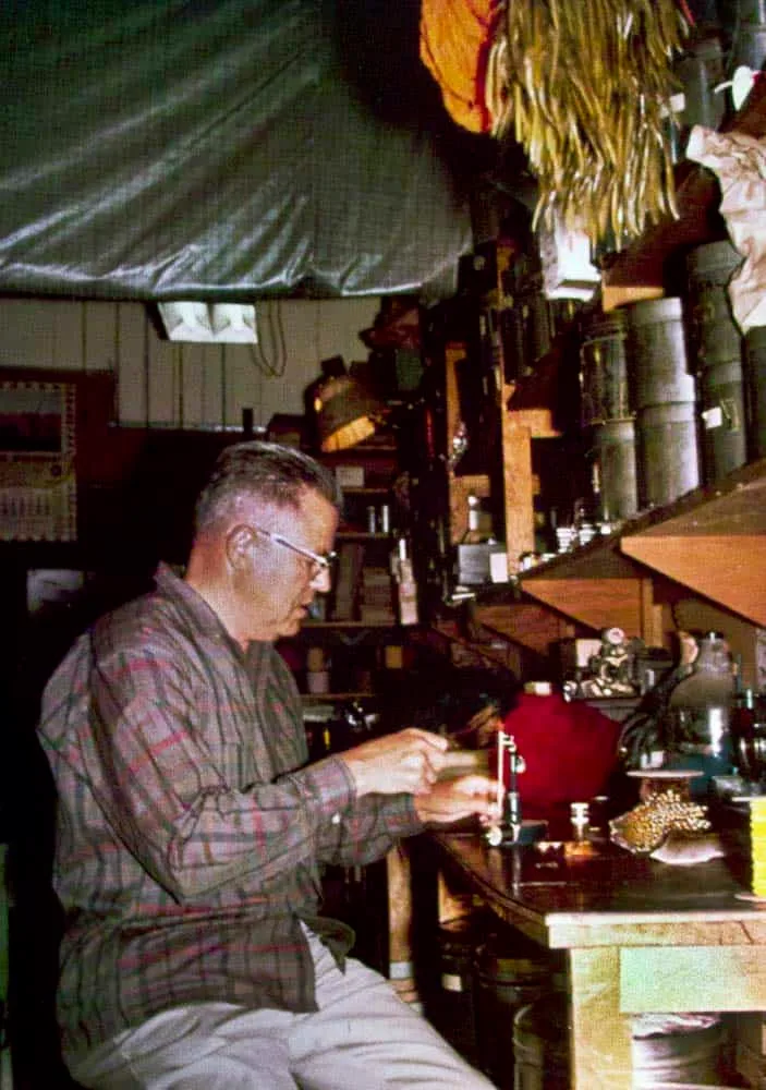 Wayne 'Buz' Buszek at the Fly Tying Bench | www.johnkreft.com